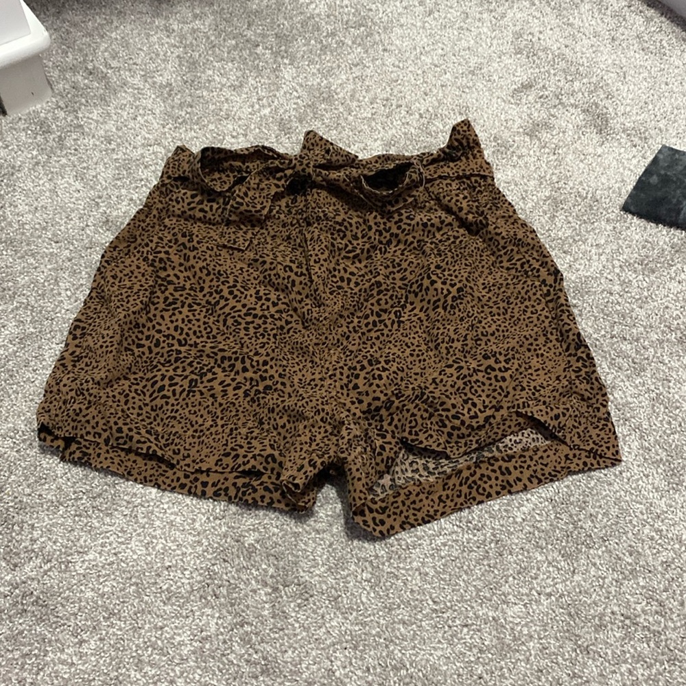 Leopard print tie shorts